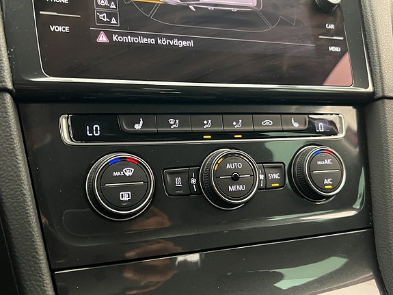 Volkswagen Golf Alltrack 23 of 30