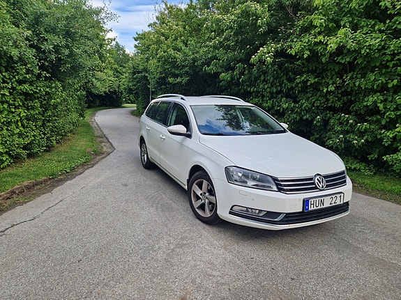 Volkswagen Passat 2 of 3