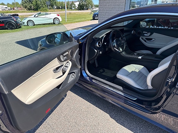 Mercedes-Benz C300 d 4 of 30