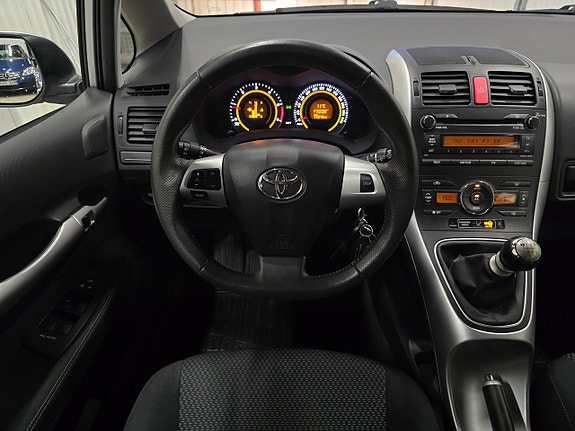 Toyota Auris 11 of 23