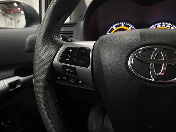 Toyota Auris 15 of 23