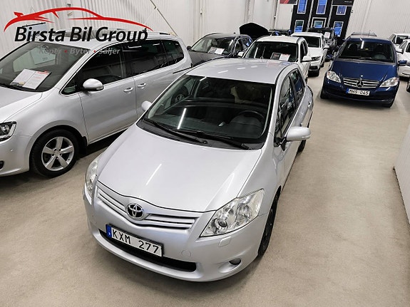 Toyota Auris 7 of 23