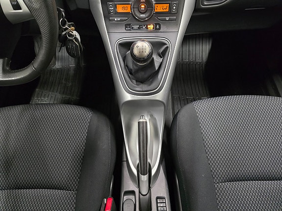 Toyota Auris 18 of 23