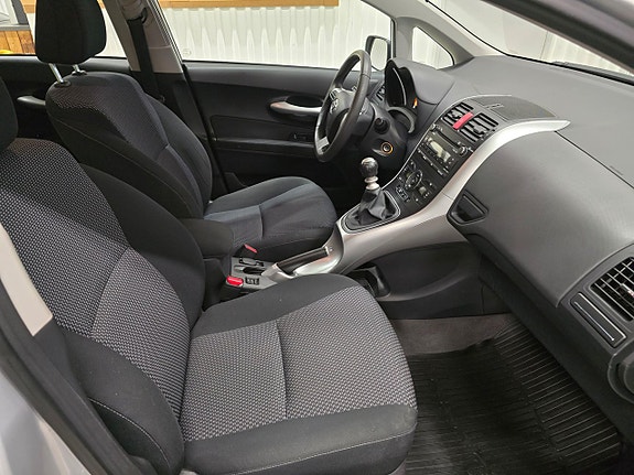 Toyota Auris 14 of 23