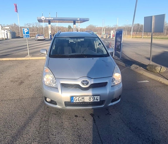Toyota Corolla Verso 2 of 5