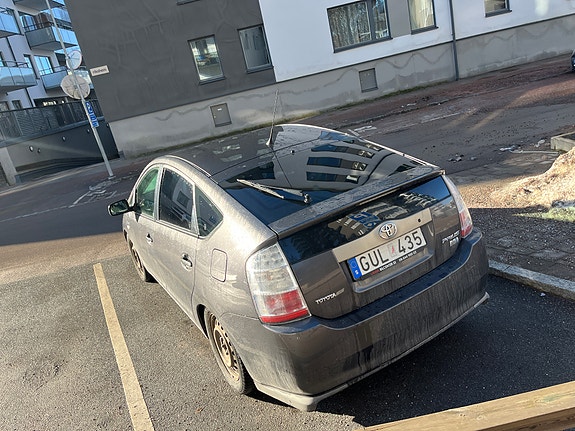 Toyota Prius 5 of 5