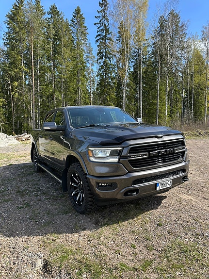 RAM 1500 2 of 4