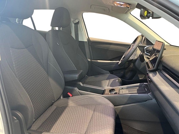 Volkswagen T-Roc 7 of 9