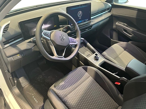 Volkswagen T-Roc 4 of 5