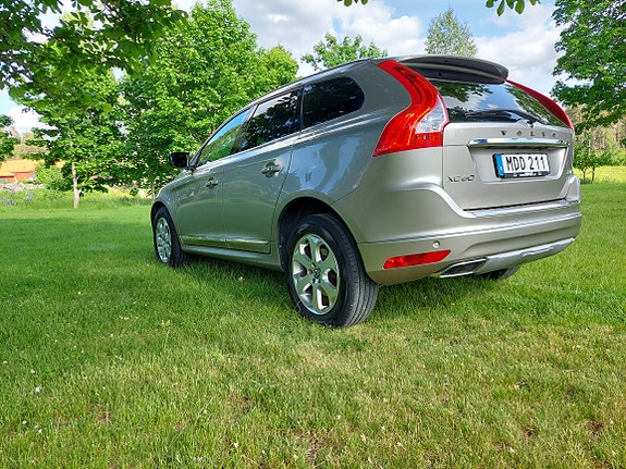 Volvo XC60 2 of 9