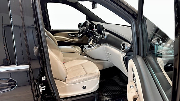 Mercedes-Benz V250 d 3 of 5