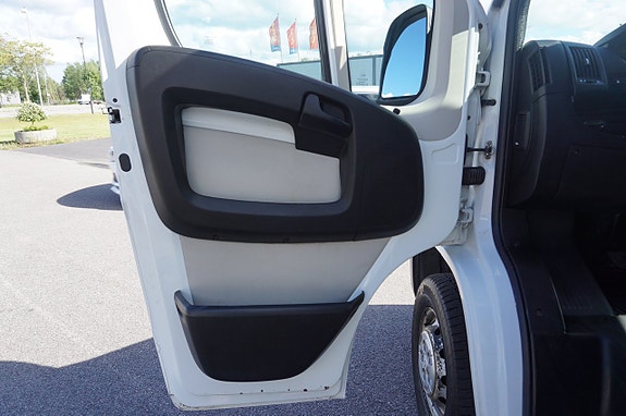 Peugeot Boxer 9 of 15