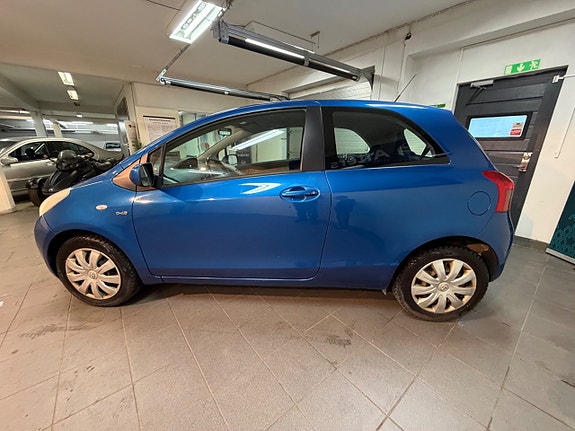 Toyota Yaris 5 of 9