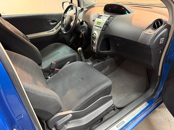Toyota Yaris 8 of 9