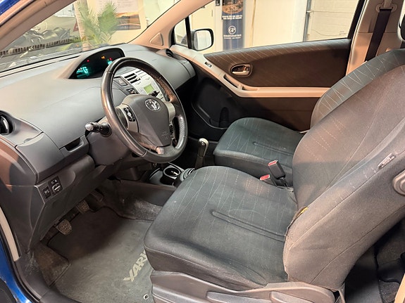 Toyota Yaris 6 of 9