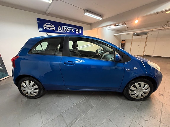 Toyota Yaris 3 of 9
