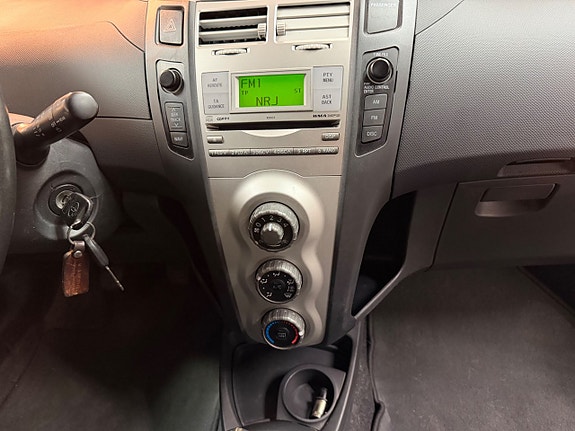 Toyota Yaris 9 of 9