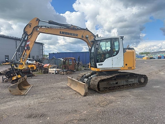 Liebherr R 914 Compact Leica 2D Engcon Centralsmörjning 2 of 9