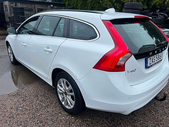 Volvo V60 4 of 10