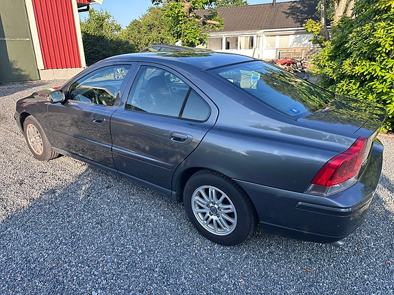 Volvo S60 3 of 5