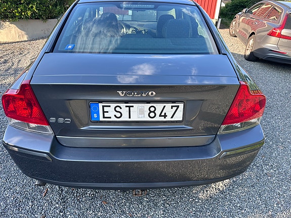Volvo S60 4 of 5