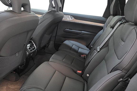 Volvo EX90 6 of 26