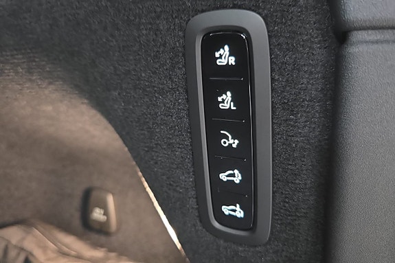 Volvo EX90 16 of 26