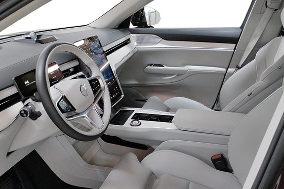 Volvo EX90 6 of 26