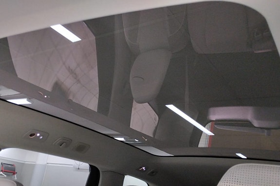 Volvo EX90 18 of 26