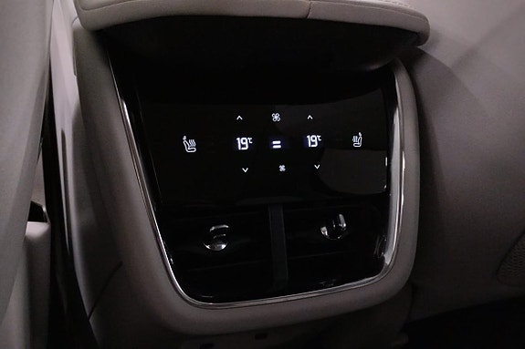 Volvo EX90 16 of 26