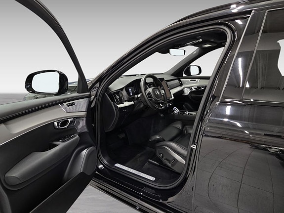 Volvo XC90 13 of 21