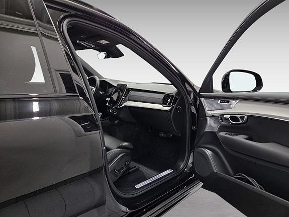 Volvo XC90 15 of 21
