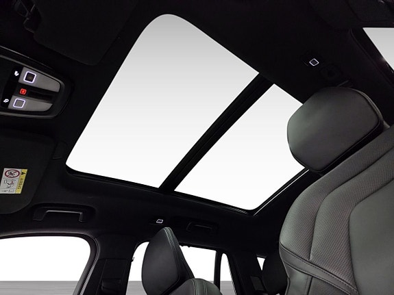 Volvo XC90 18 of 21