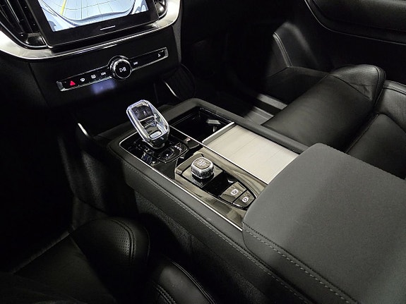 Volvo XC90 11 of 21