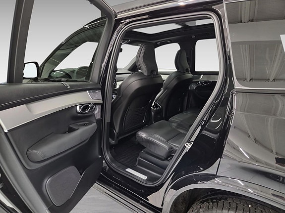 Volvo XC90 14 of 21