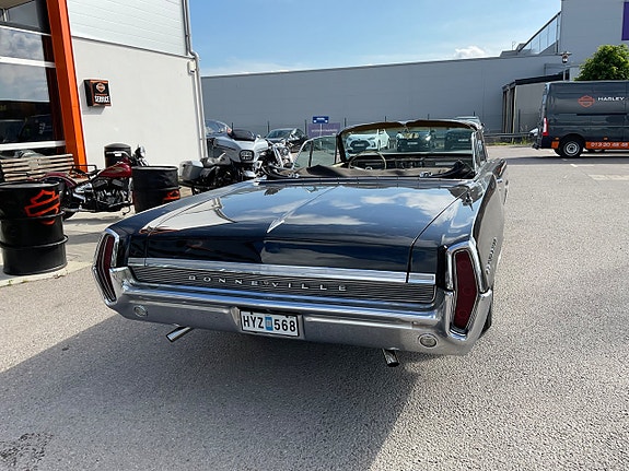 Pontiac Bonneville 4 of 5