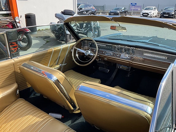 Pontiac Bonneville 5 of 5