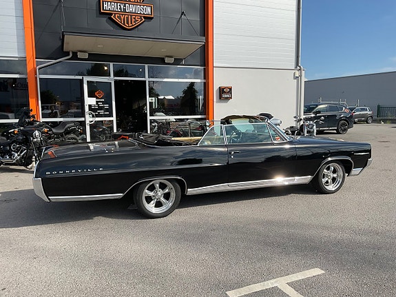 Pontiac Bonneville 2 of 5
