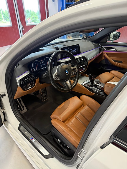 BMW 530i 4 of 5