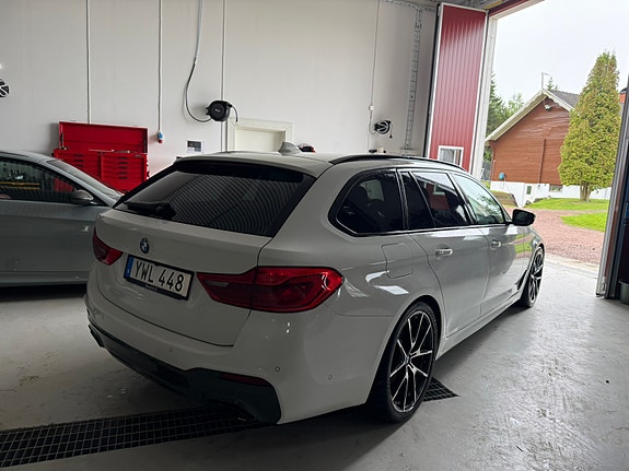 BMW 530i 2 of 5