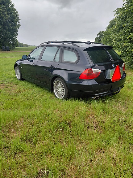 BMW 320d 3 of 5