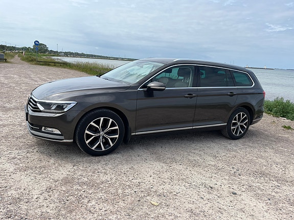 Volkswagen Passat 2 of 5