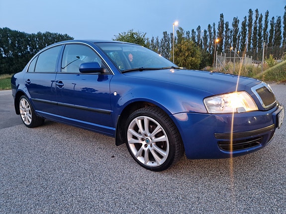 Skoda Superb 2 of 5