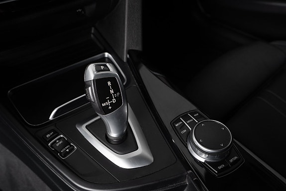 BMW 318d 12 of 18