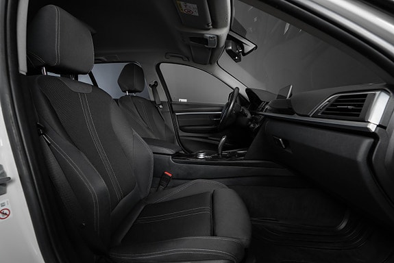 BMW 318d 14 of 18