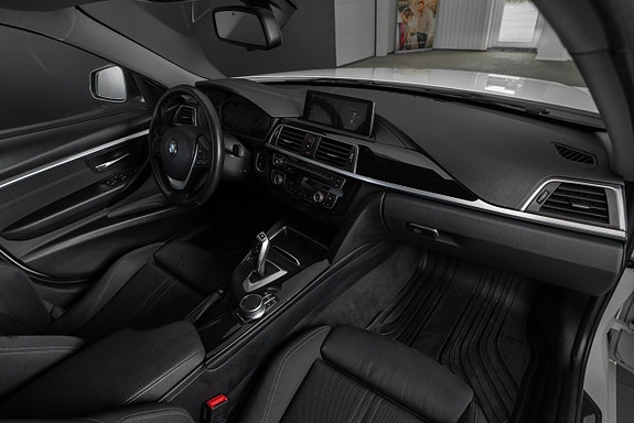BMW 318d 9 of 18