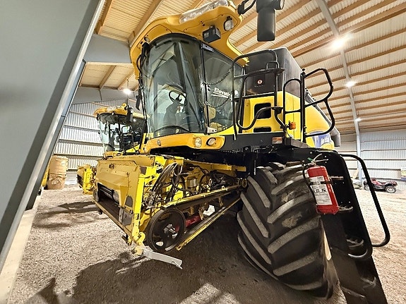 New Holland CR 9080 Elevation, 30”VF 3 of 5