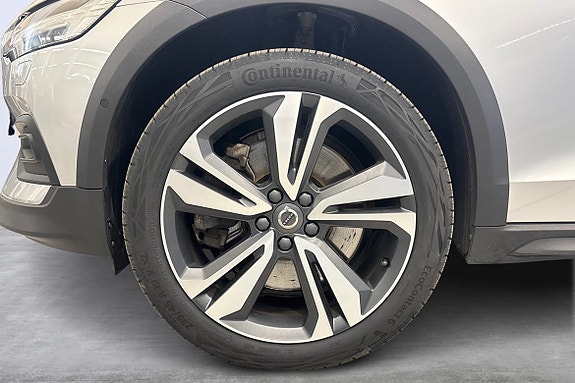 Volvo V60 Cross Country 14 of 23