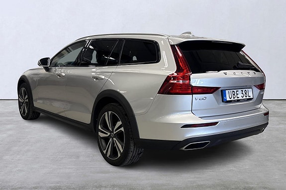 Volvo V60 Cross Country 4 of 5