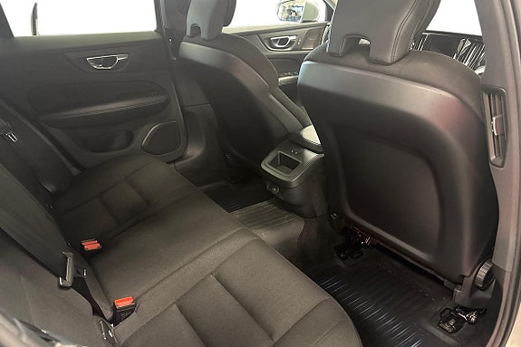 Volvo V60 Cross Country 11 of 23